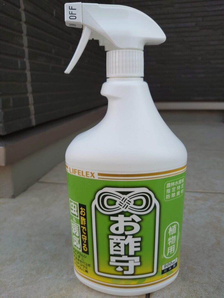 insect-repellent-spray